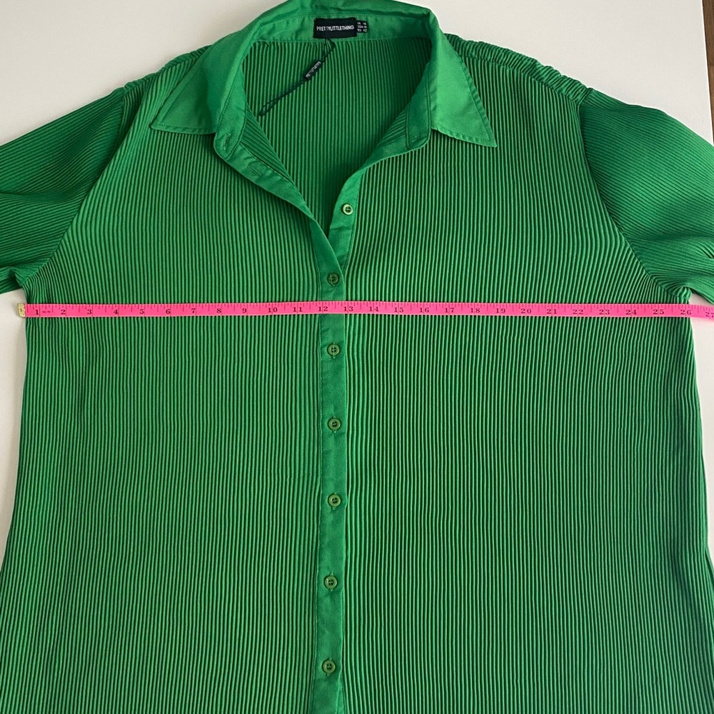 PrettyLittleThing Emerald Button-Down Shirt - Picture 10 of 11